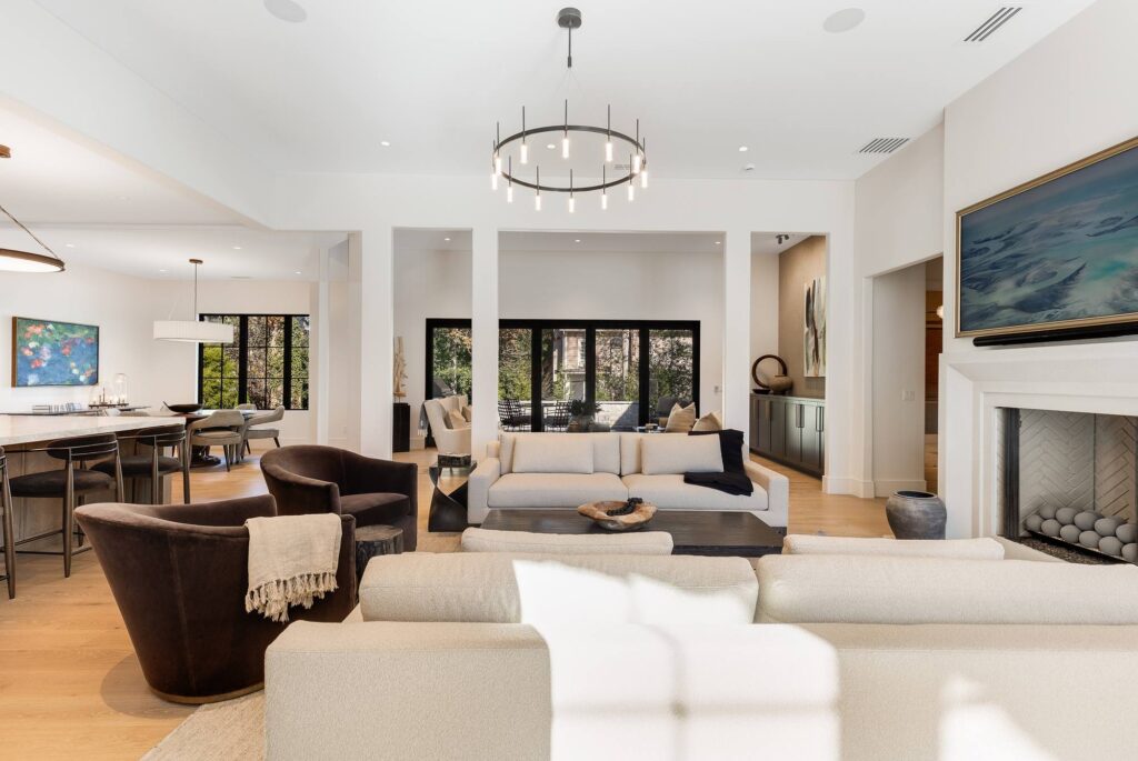 Open-plan living and kitchen in a custom home built by VIBE Luxury Homes in Brookhaven, Atlanta
