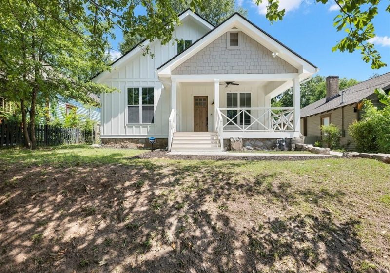 Front elevation of the Dill custom home by VIBE Luxury Homes